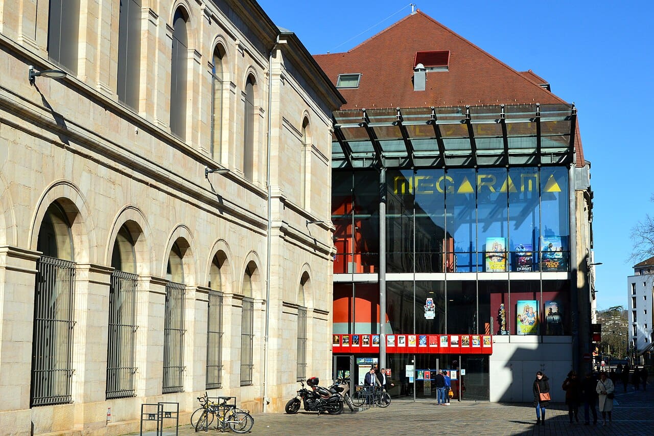 1280px-Besançon,_le_cinéma_Mégarama_Beaux-Arts